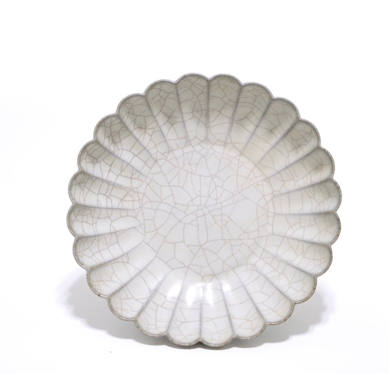 Very Fine Chinese Guan-Type Lobed Porcelain Plate