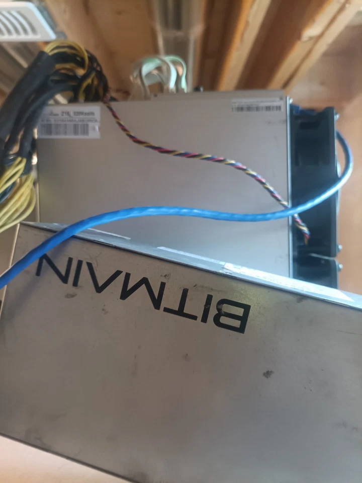 Antminer Z15j 320k Sol Zcash Miner con fuente de alimentación Apw7 Foto 2 de 3