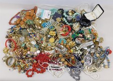 HUGE VINTAGE to MOD 18.1 LBS COSTUME JEWELRY HARVEST REPAIR SCRAP CRAFT WEAR