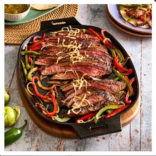 pampered chef:CAST IRON SIZZLE SKILLET & WOOD TRIVET-freeship