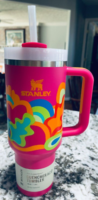    NEW Limited Ed ''Tropical Wave''  Fuschia Modern Art Exclusive Stanley 40oz    