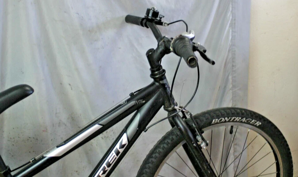Bicicleta de MTB Trek MT200 2001 24" para niños frenos en V rígida negra acero torneo remitente de EE. UU. Foto 2 de 4