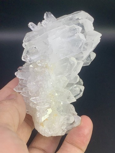 1345 Carats Clear Quartz Cluster Specimen. - Picture 12 of 16