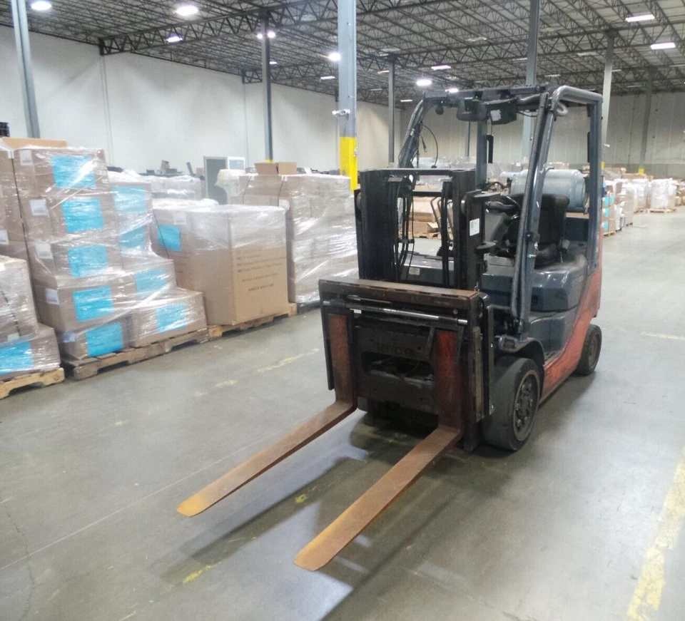 2011 Toyota 8FGCU20 LP Forklift, 4000 lbs, 80" Low Mast, Runs , Watch Video - Image 3 of 4
