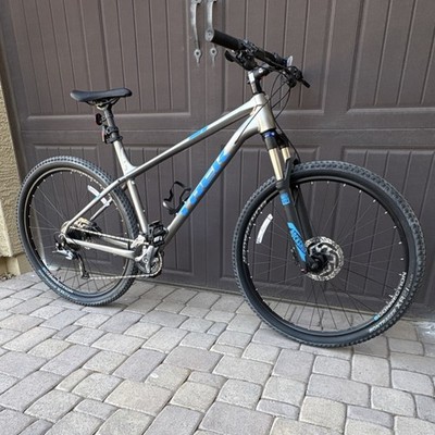 Trek X-Caliber 7 マウンテンバイク 29インチ 2020 Trek x Caliber 7 29er Mountain Bike. Only Ridden 10-15 Times