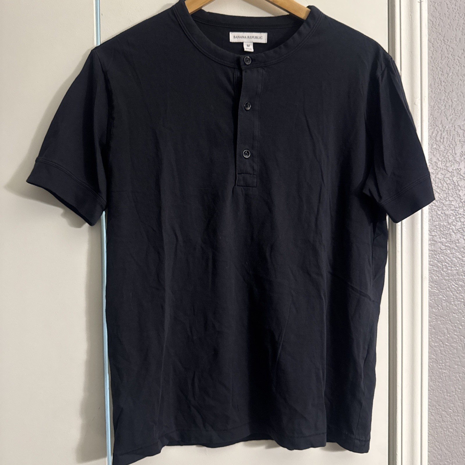 Banana Republic Men's Size M Black Short Sleeve Henley Mesh T-Shirt Placket