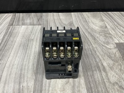 Fuji Electric SRC 3631-5-1/X Magnetic Contactor 200/200-220V #21T7