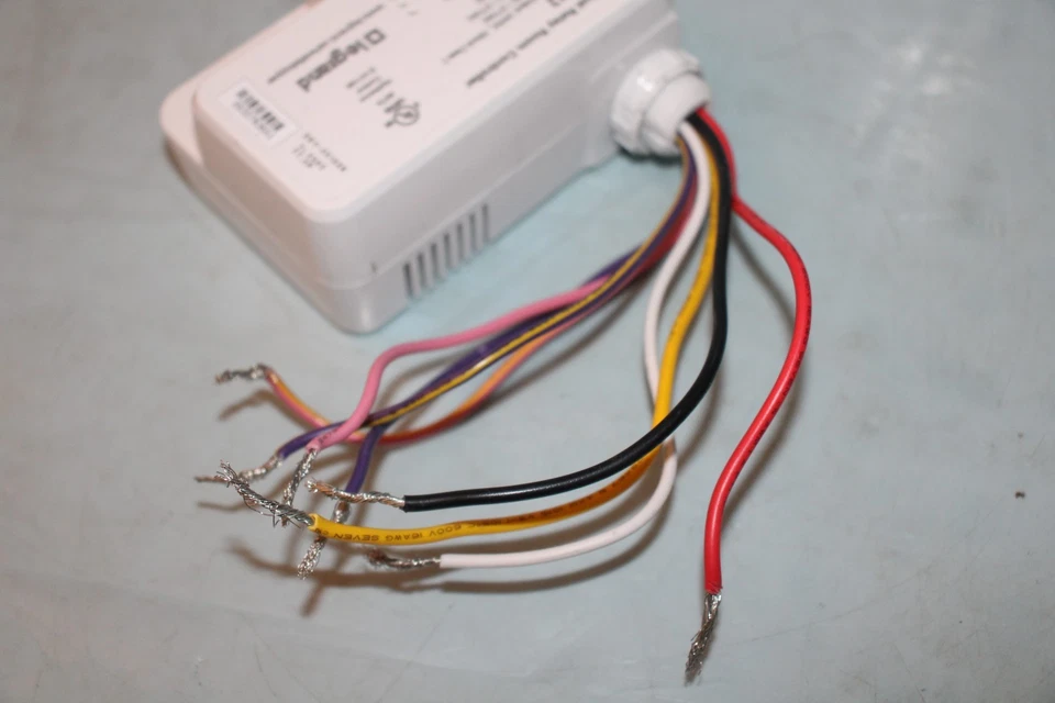 CONTROLADOR DE SALA DE ATENUACIÓN LEGRAND WATTSTOPPER LMRC-112 120VAC/277VAC 24VDC Foto 3 de 4