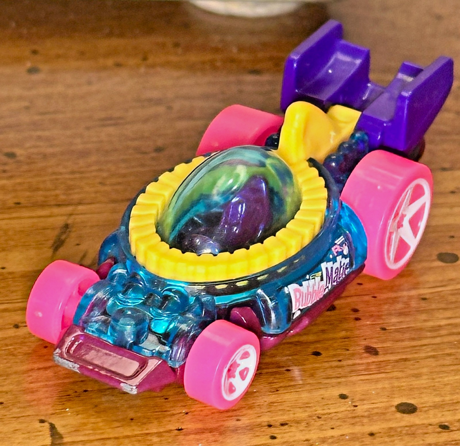 2017 HOT WHEELS BUBBLE MATIC BLUE & PINK 1:64 DIECAST 3" CAR W/ YELLOW & PURPLE