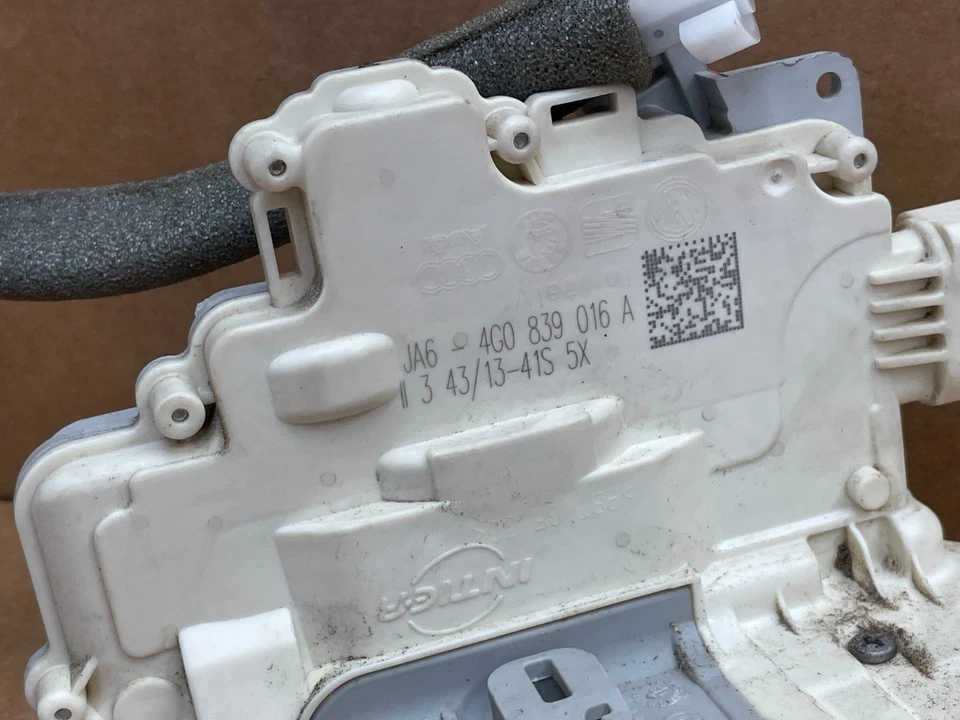 12 13 14 15 Actuador de cierre de puerta de pasajero trasero derecho Audi S7 1605 OEM Foto 3 de 4