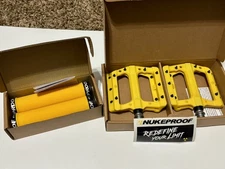 Nukeproof Neutron Yellow Flat Pedals & Grips, NEW! Nukeproof Bike NIB
