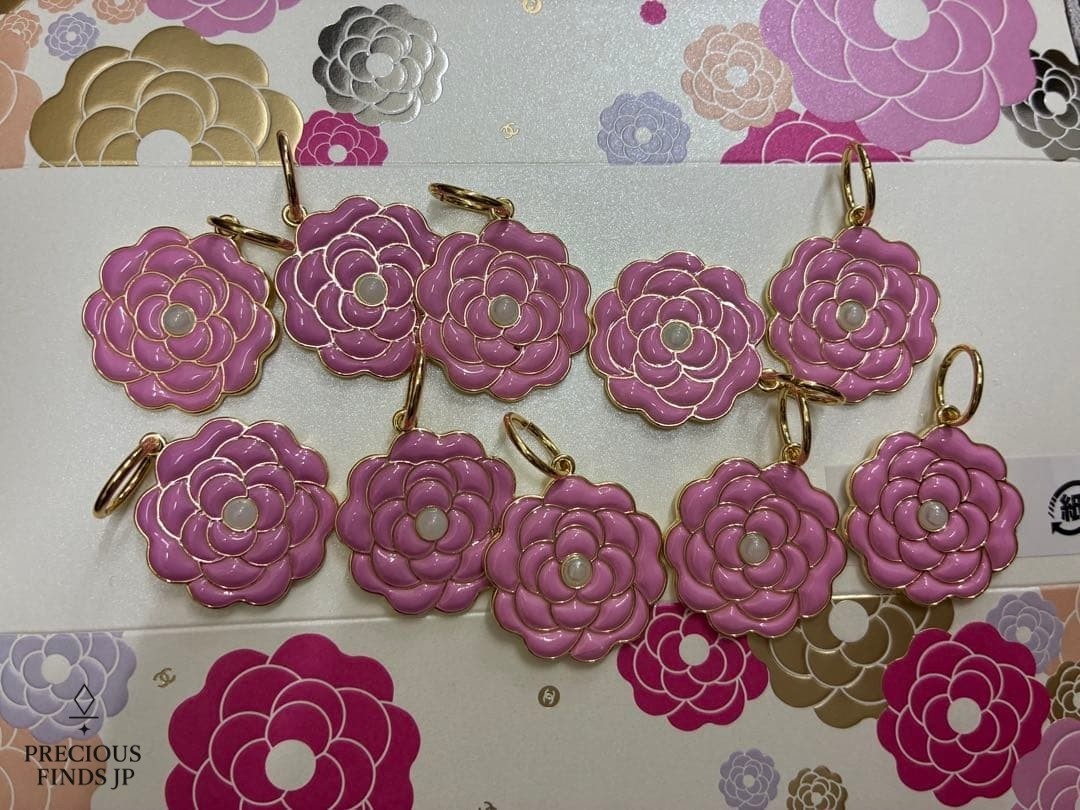 新品　CHANEL 2026 限定チャーム　10点セット 10 pieces CHANEL 2026 Mother's Day Charms Pink GWP Japan Limited