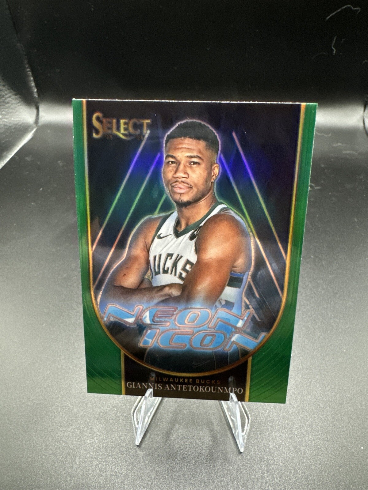 2023-24 Select Giannis Antetokounmpo Neon Icon Green Prizm. Bucks