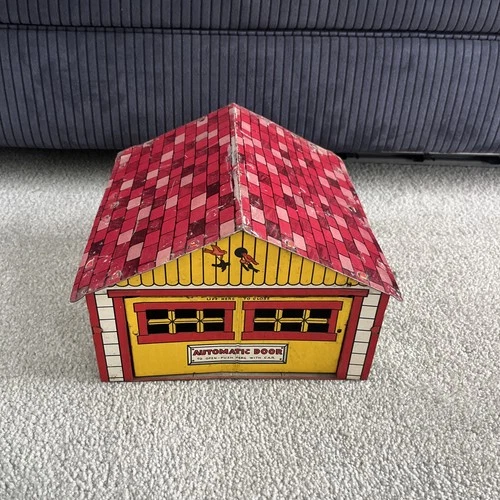 VINTAGE MARX TIN LITHO GARAGE WITH AUTOMATIC GARAGE DOOR