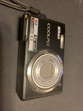 Nikon COOLPIX Coolpix S560 10.0MP Digital Camera - Graphite black