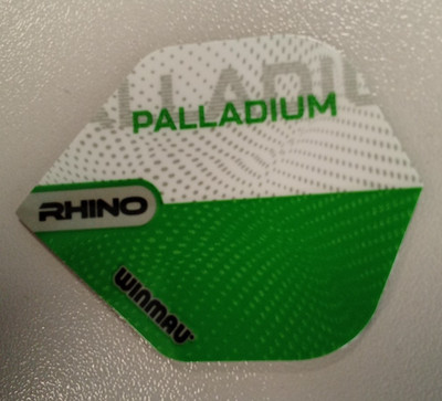 3 Dart Flight ''Palladium Grün/Weiß'' WINMAU Rhino Flights