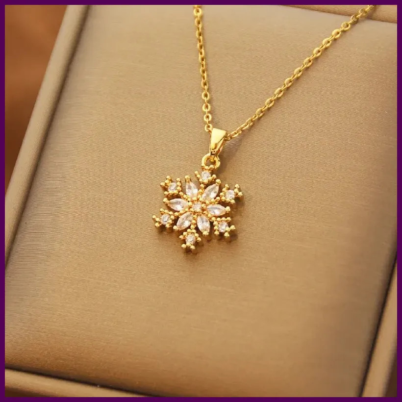 1 Pcs Luxury Cool Breeze Maple Snowflake Gold Plated Copper Pendant