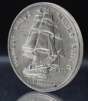 銀製　 超緻密な銀細工のポルトガル船　ビンテージ 1974 U.S.S. Constitution Mint Sailboat 1oz 999 FINE Silver round