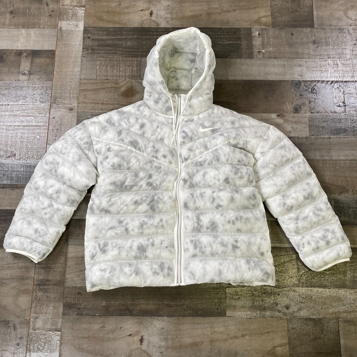 nike move to zero padded jacket in white