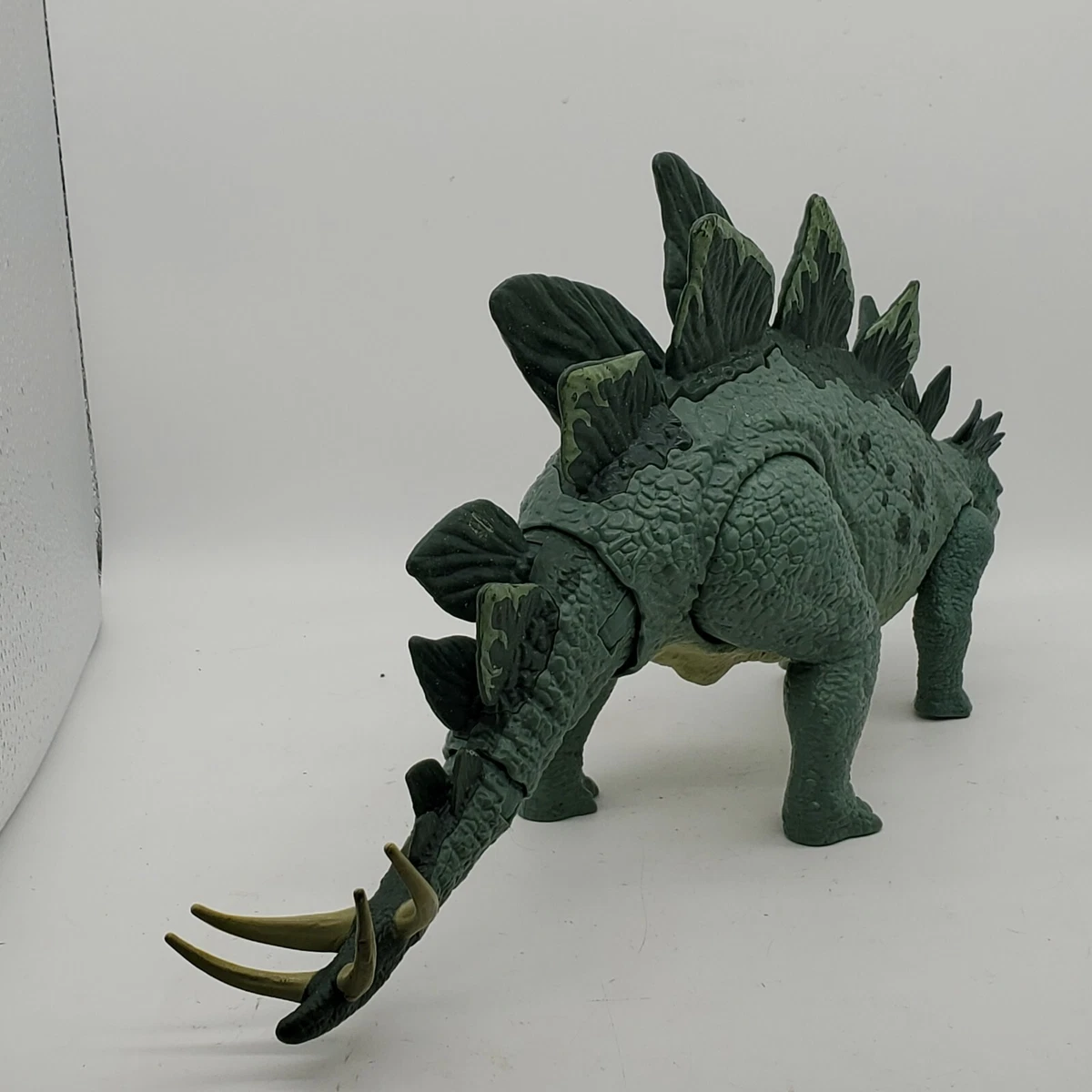 Jurassic world action attack stegosaurus hotsell