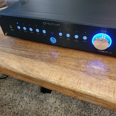 Emotiva USP-1 2-Channel Analog Preamplifier Black RCA XLR CD Phono AUX