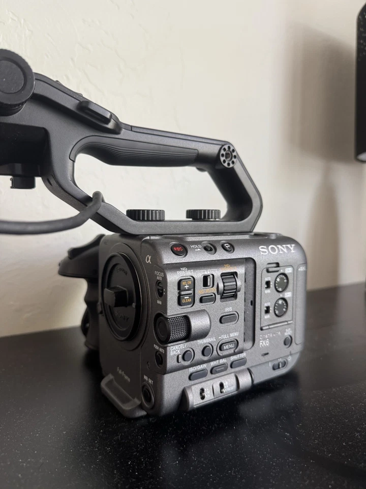 Cámara de video de cine Sony FX6 solo paquete de cuerpo de fotograma completo Foto 2 de 4