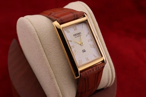 ⌚✨ Vintage Seiko Slim Quartz Gentlemen's White Dial ,Light Brown Dress Watch