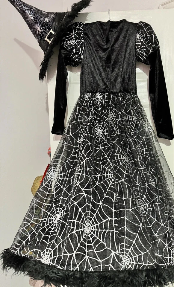 Hollow’s Eve deluxe witch girl’s costume, Sz.S ( 7-8), Color Black And Silver - Image 4 of 4