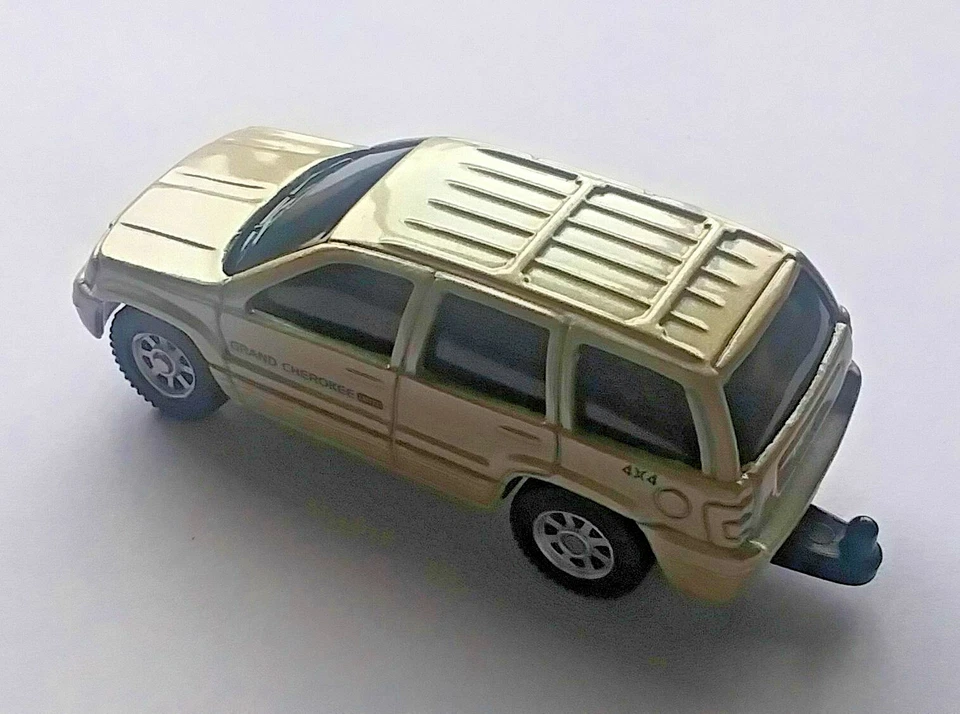 2000 Jeep Grand Cherokee Limited SUV 1:64 Scale Maisto Die Cast 4x4 New & Loose - image 4 of 4