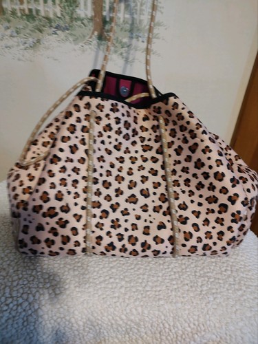 Pre-Owned Large Oversized Leopard Print Tote Bag With Detachable Pouch - Picture 2 of 6