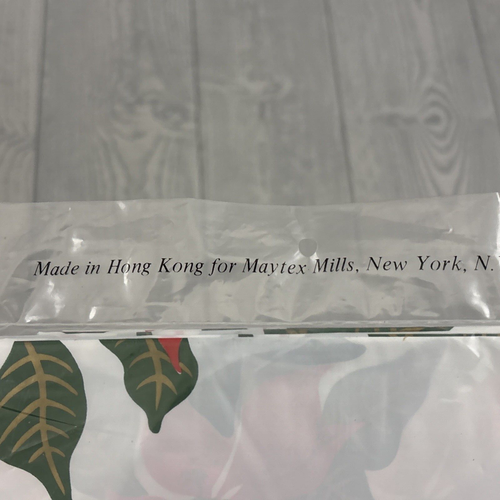 Vintage Plastic Tablecloth tree skirt Christmas poinsettia 54 x 90 NEW Hong Kong - Picture 6 of 8