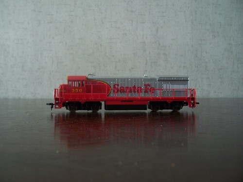 Vintage Lighted Bachmann Santa Fe #350 Diesel Locomotive Ho Scale Excellent - Picture 3 of 5