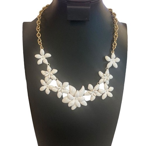 Collar Babero Talbots Firmado Tono Dorado y Flor Blanca Esmaltada 18"-20.5" - Imagen 7 de 21