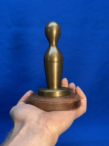 Vintage Kegelpokal aus Messing auf Holzsockel – 15 cm, ca. 1 kg, ungraviert #03