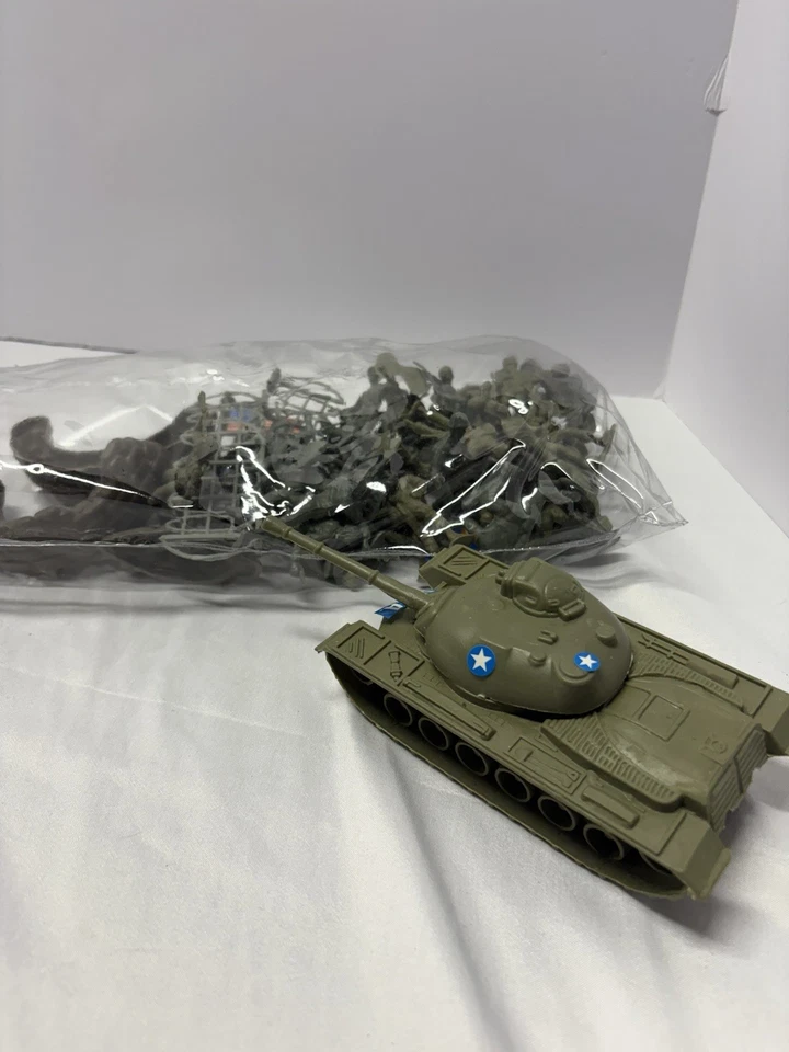 Сумка с игрушками армейские солдаты и танк (оптовый лот) - Изображение 2 из 4