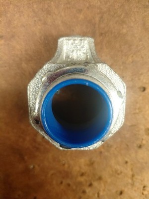 Thomas & Betts Flexible Metal Conduit, Connector, 1'' Squeeze, Malleable Iron 