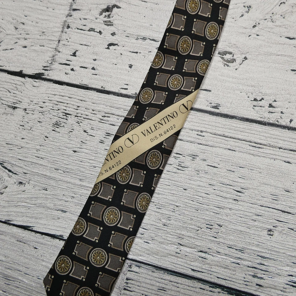 Gravata de seda Valentino masculina dourada padrão geométrico feita na Itália clássica feita à mão - Imagem 4 de 4