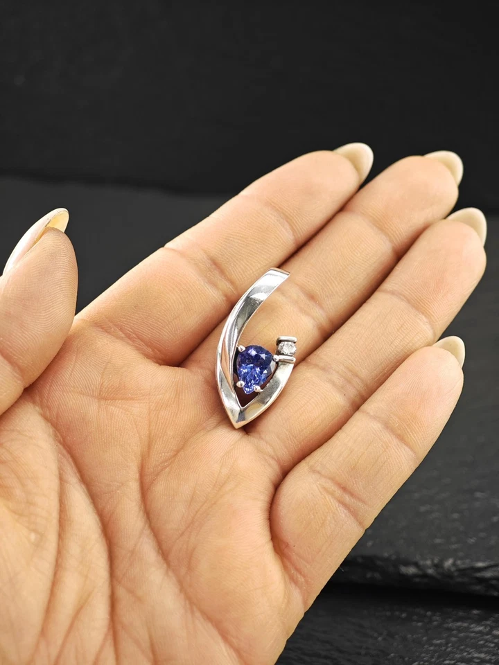 Colgante Scott Kay de plata de ley con diamantes de tanzanita de 1,88 quilates Foto 2 de 4