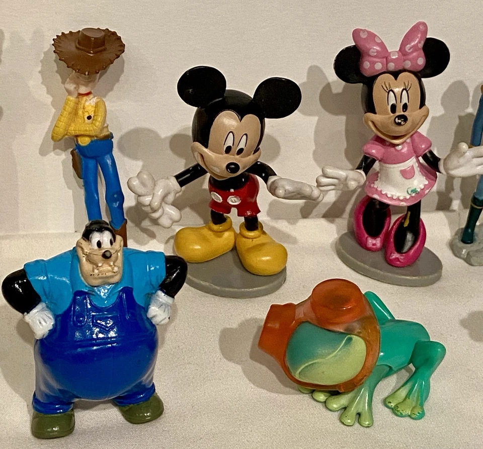 Lote de 14 figuras en su mayoría Disney vintage y actuales de Mickey, Woody, Donald, etc. Foto 3 de 4