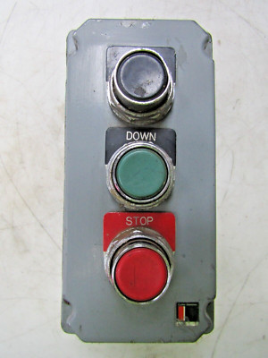 💥 CUTLER-HAMMER 3 HOLE PUSH BUTTON ENCLOSURE / W 3 PUSH BUTTONS 10250T ...