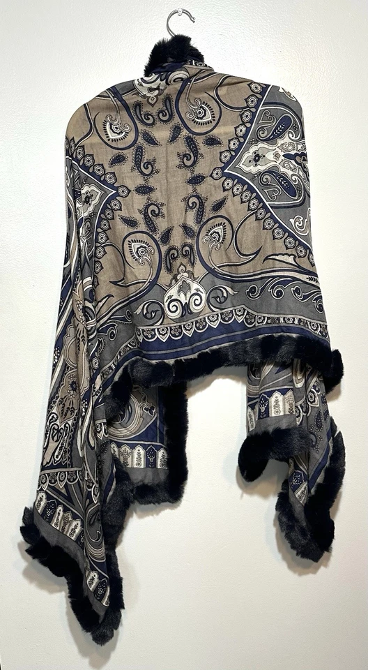 LA FIORENTINA ESTAMPADO PAISLEY 100% LANA ENVOLTURA CON RIBETE DE PIEL ROJA - AZUL MARINO ORG $499 Foto 4 de 4