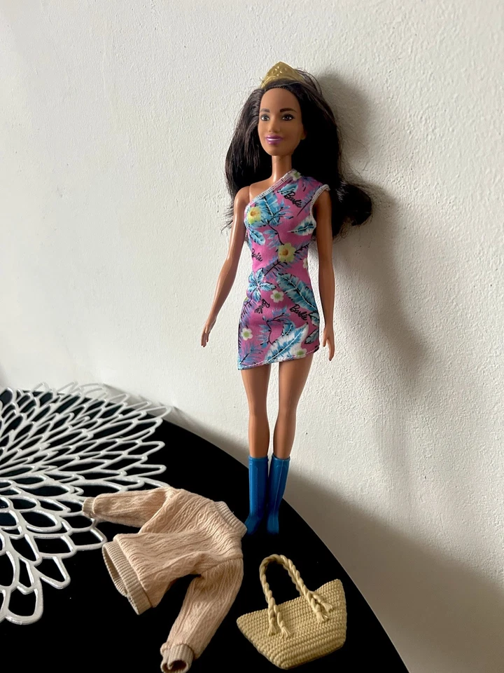 Barbie Fashionista GHT25 Mattel 2015 Vintage With Sweater & Boots Collectible - Image 2 of 4