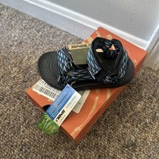 Teva hurricane kids size 10 NEW