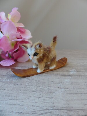 Miniatur Figur Katze Kunstfell auf Ski, Monoski