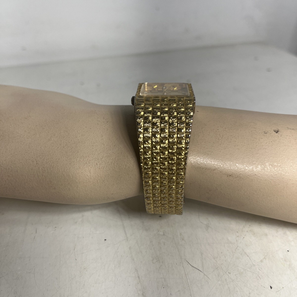 seiko quartz 14k9036 watch nugget style hong kong Adjustable