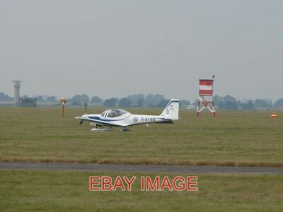 FOTO ZURÜCK ZUR BASIS AZUBI PILOT KEHRT NACH KREISEN ZU SEINEN KUMPELS ZURÜCK
