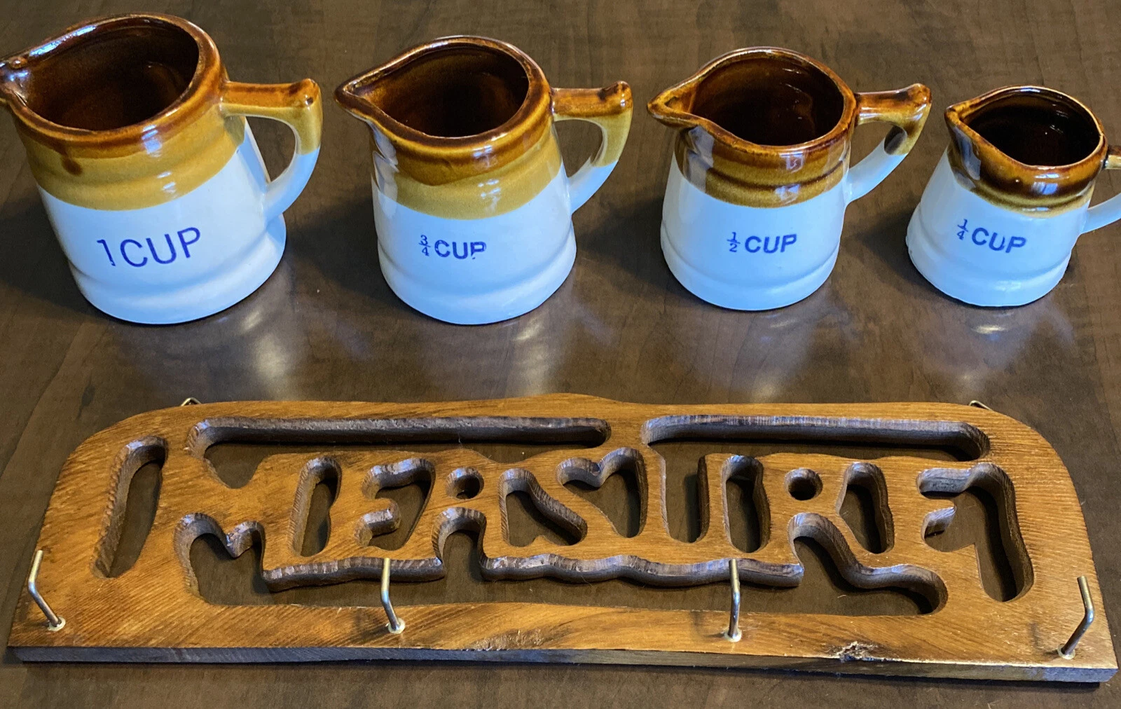 VTG Ceramic Measuring Cups 5 PC Set Hanging Wooden Hook Display