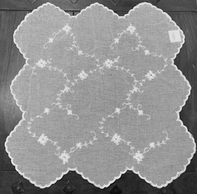 Van Deurs besticktes Deckchen Platzdeckchen Untersetzer 45x45 cm off white