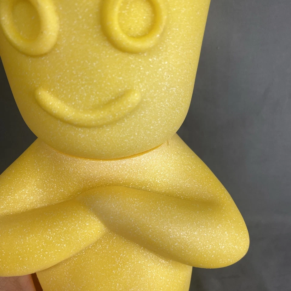 Rare Sour Patch Kids Giant Vinyl Figure 10"  Squeak Toy Yellow — 第 4/4 张图片