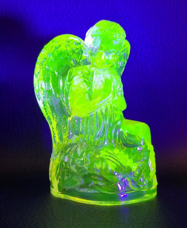 Boyd's Crystal Art Glass ANGEL #22/2 CIDER 11-24-10 Glows Praying 4-1/4" NOS